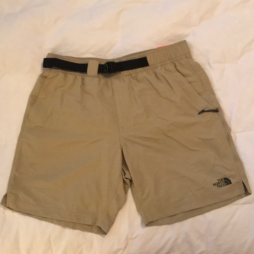 North Face Men’s relaxed fit Beige trunks size M